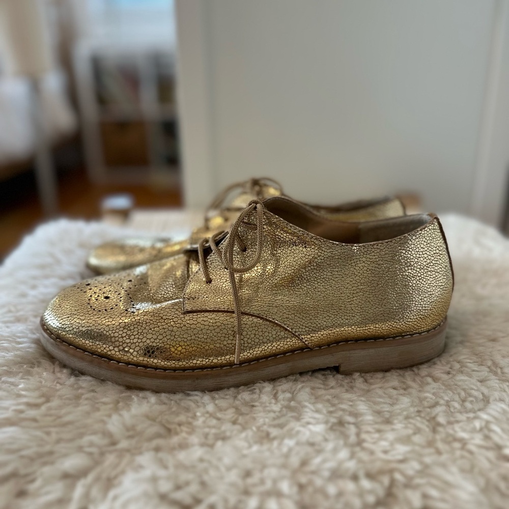 Metallic Gold Women's Oxford Saddle Shoes, Size 9 - Picture 3 of 6